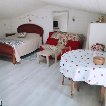 Studio Propre Et Cosy Le Mesnil-en-Vallée Exterior foto